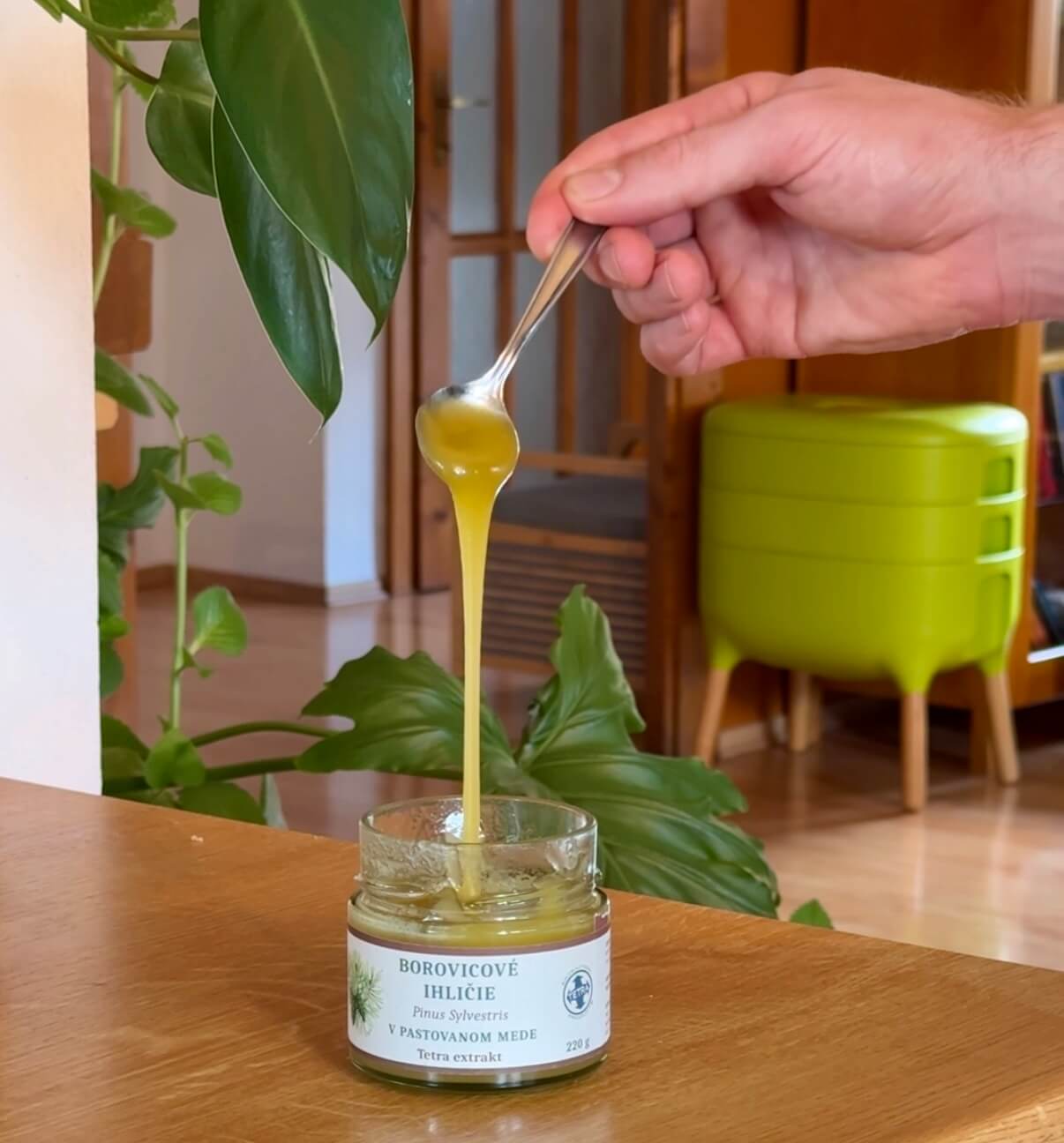 Terapeutický med s tetra extraktom do úst z liečivých bylín